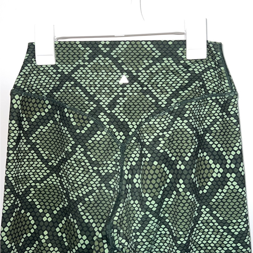 Medium Balance Athletica/Vitality kingdom collection viper leggings -
